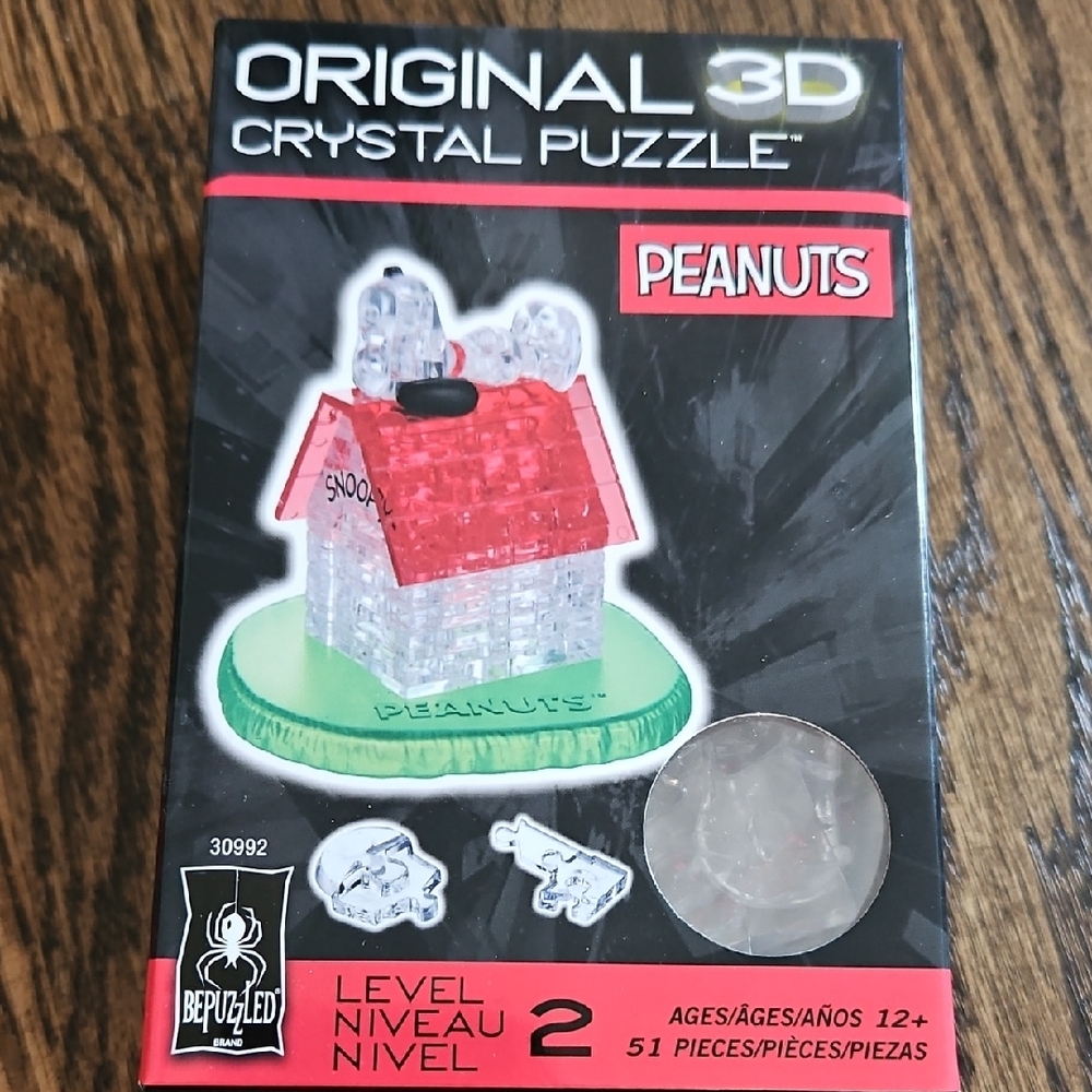 Peanuts 3D Crystal Puzzle - Red and Clear